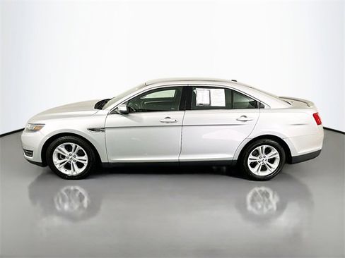 Used 2016 Ford Taurus SEL image 4