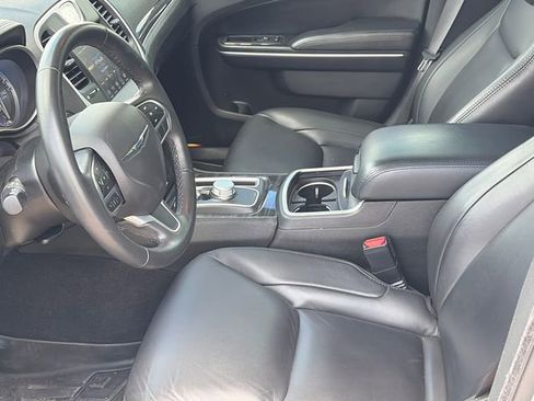 Used 2022 Chrysler 300 Touring L RWD image 17