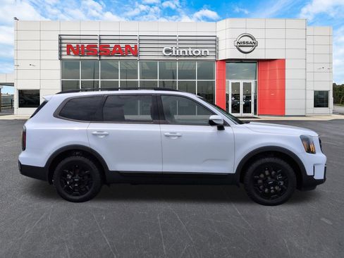 Used 2024 Kia Telluride SX Prestige X-Pro AWD/4WD image 2