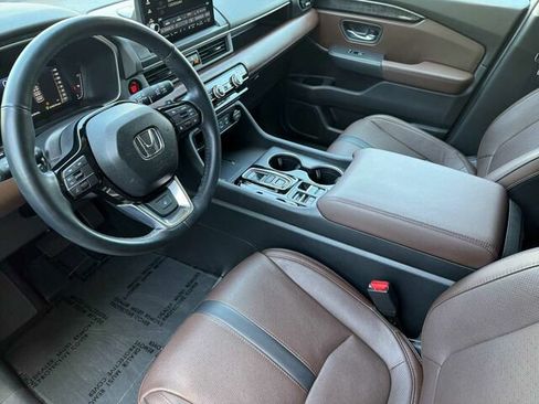 Used 2025 Honda Pilot Elite image 11