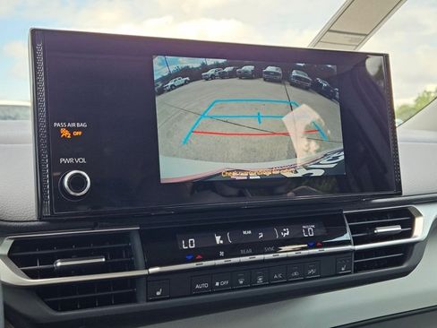 Used 2026 Toyota Sienna XLE FWD image 14