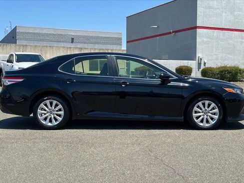 Certified 2018 Toyota Camry LE FWD image 6