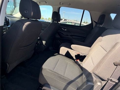 Used 2018 Chevrolet Traverse LT w/ LPO, Black Accent Package FWD image 6
