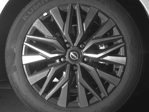 Used 2025 Nissan Altima 2.5 SV FWD image 12