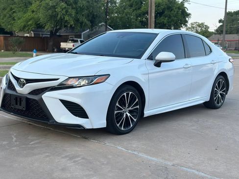 Used 2019 Toyota Camry SE FWD image 7