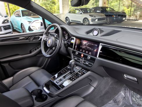 Certified 2026 Porsche Macan AWD/4WD image 61