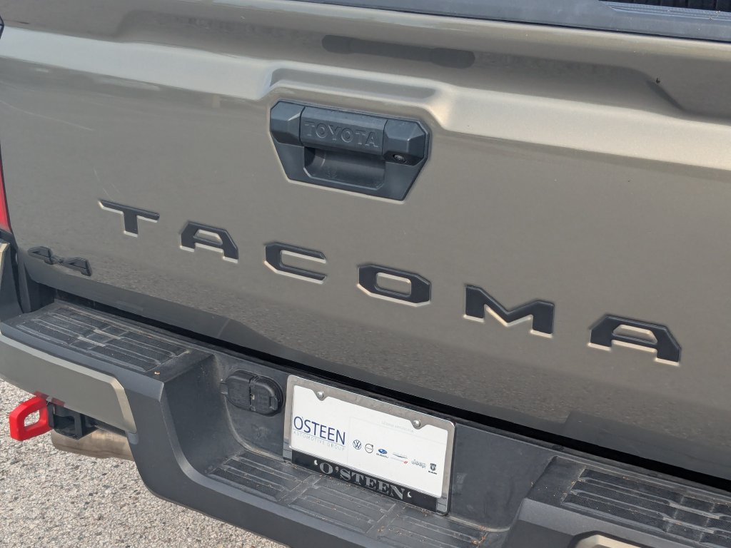 Used 2025 Toyota Tacoma TRD Off-Road AWD/4WD image 16