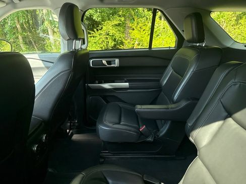Used 2022 Ford Explorer XLT w/ Equipment Group 202A RWD image 10