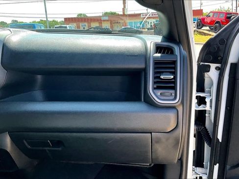 Used 2024 RAM 3500 Tradesman w/ Chrome Appearance Group AWD/4WD image 17