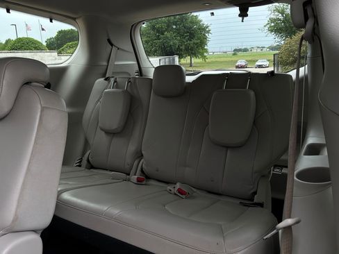 Used 2017 Chrysler Pacifica Touring-L Plus w/ Advanced Safetytec Group image 13