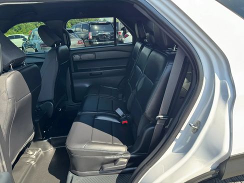 Used 2023 Ford Explorer 4WD Police Interceptor image 5