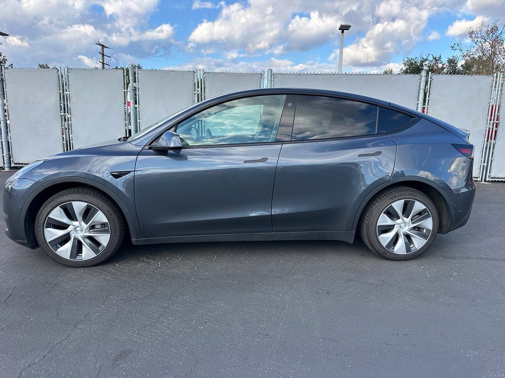 Used 2021 Tesla Model Y Long Range AWD/4WD image 2