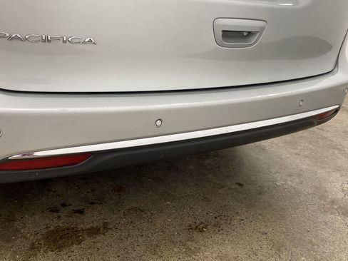 Used 2024 Chrysler Pacifica Touring-L FWD image 35