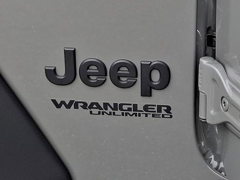 Used 2022 Jeep Wrangler Unlimited Sport image 30