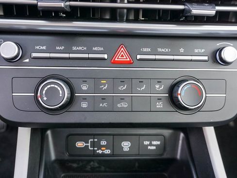 Certified 2025 Hyundai Tucson SE image 17