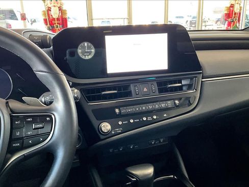 Used 2024 Lexus ES 250 w/ Premium Package image 10