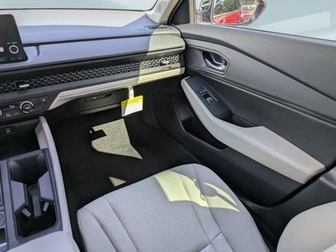 Certified 2025 Honda Accord SE image 17