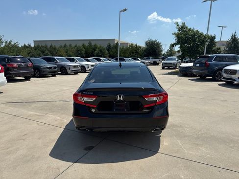 Used 2018 Honda Accord Sport image 6
