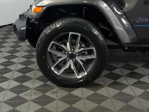 Used 2024 Jeep Wrangler Unlimited AWD/4WD image 12