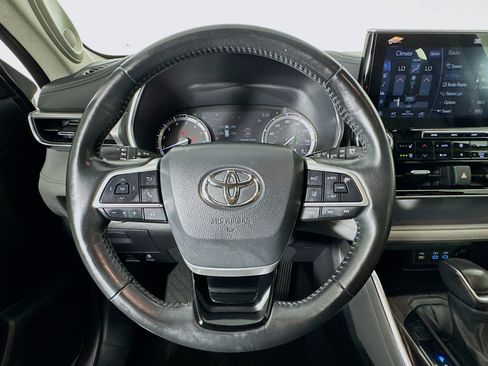 Used 2022 Toyota Highlander Platinum image 11