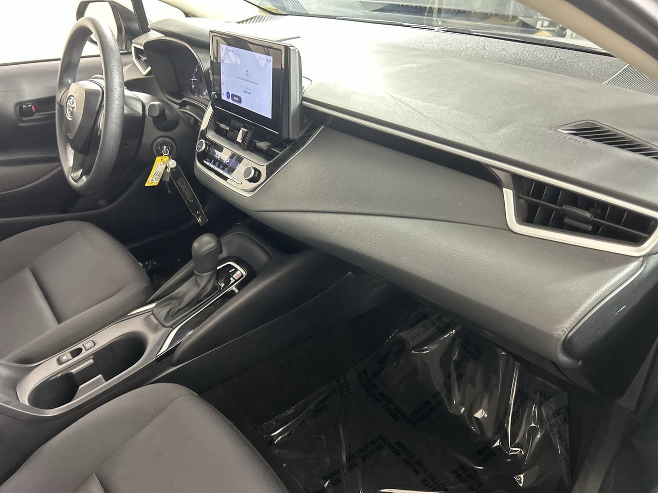 Used 2025 Toyota Corolla LE FWD image 27