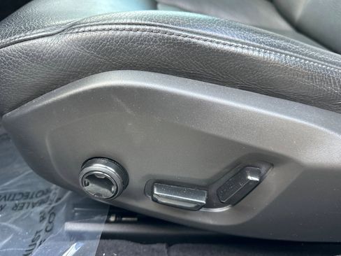 Used 2018 Volvo S90 T5 Momentum w/ Convenience Package image 14