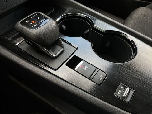 Used 2025 Nissan Rogue SV image 34