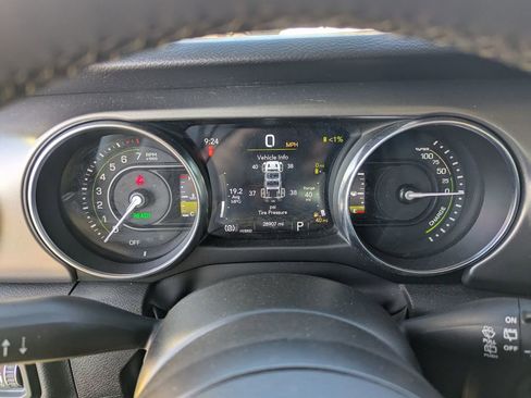 Used 2023 Jeep Wrangler Unlimited w/ Convenience Group AWD/4WD image 27