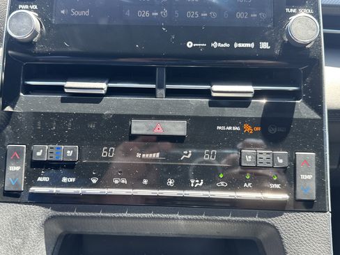 Used 2019 Toyota Avalon Touring FWD image 21