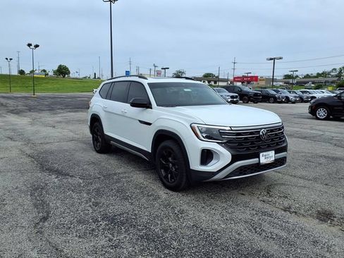 Used 2025 Volkswagen Atlas Peak Edition SE AWD/4WD image 7