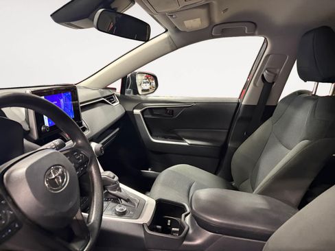 Used 2025 Toyota RAV4 LE AWD/4WD image 10