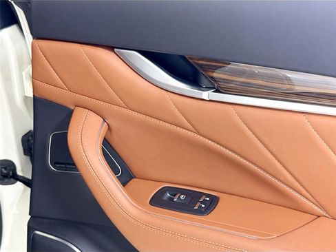 Used 2019 Maserati Levante S GranSport image 32