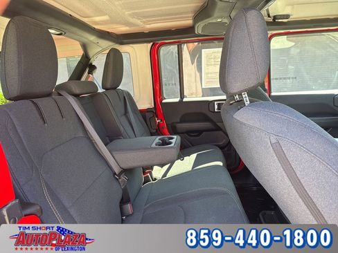 Used 2025 Jeep Wrangler Unlimited Sahara AWD/4WD image 40
