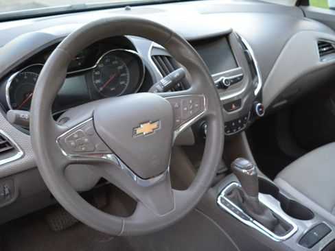 Used 2016 Chevrolet Cruze LT w/ Convenience Package FWD image 11