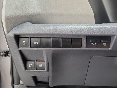 Used 2022 Toyota Sienna LE FWD image 21