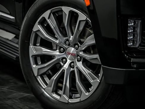 Used 2022 GMC Yukon XL Denali w/ Denali Premium Package AWD/4WD image 3