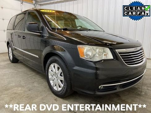 Used 2014 Chrysler Town & Country Touring FWD image 1
