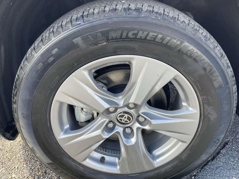 Used 2022 Toyota RAV4 XLE image 8