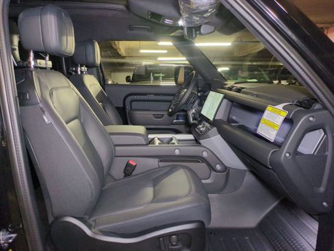 New 2026 Land Rover Defender 90 V8 AWD/4WD image 30