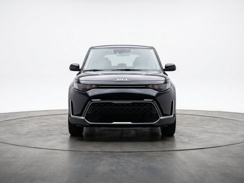 Used 2025 Kia Soul LX w/ LX Technology Package FWD image 2