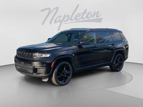 Used 2023 Jeep Grand Cherokee L Laredo RWD image 1