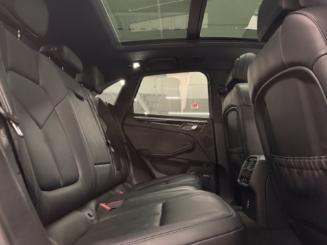 Certified 2026 Porsche Macan AWD/4WD image 26