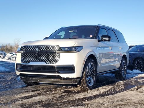 New 2025 Lincoln Navigator Reserve image 2