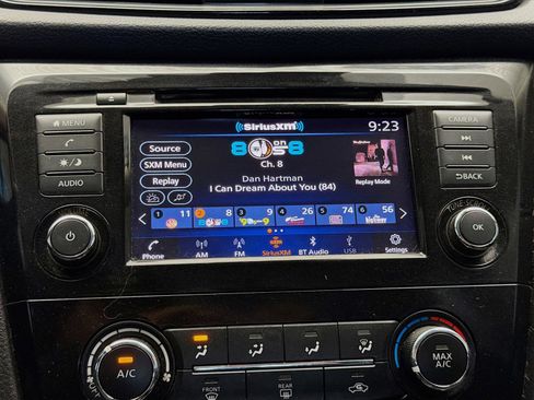 Used 2019 Nissan Rogue S FWD image 9