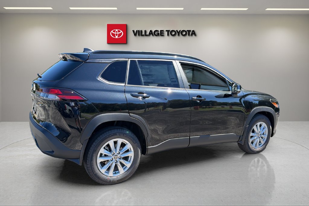 New 2026 Toyota Corolla Cross LE w/ Moonroof Package FWD image 5