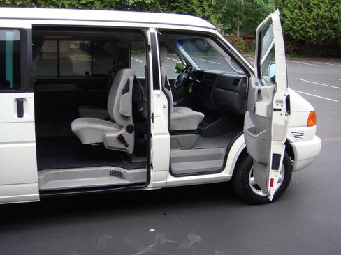 Used 2001 Volkswagen Eurovan FWD image 11