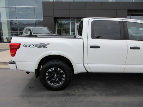 Used 2017 Nissan Titan PRO-4X AWD/4WD image 13