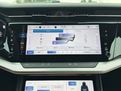 Used 2024 Jeep Wagoneer Launch Edition image 8