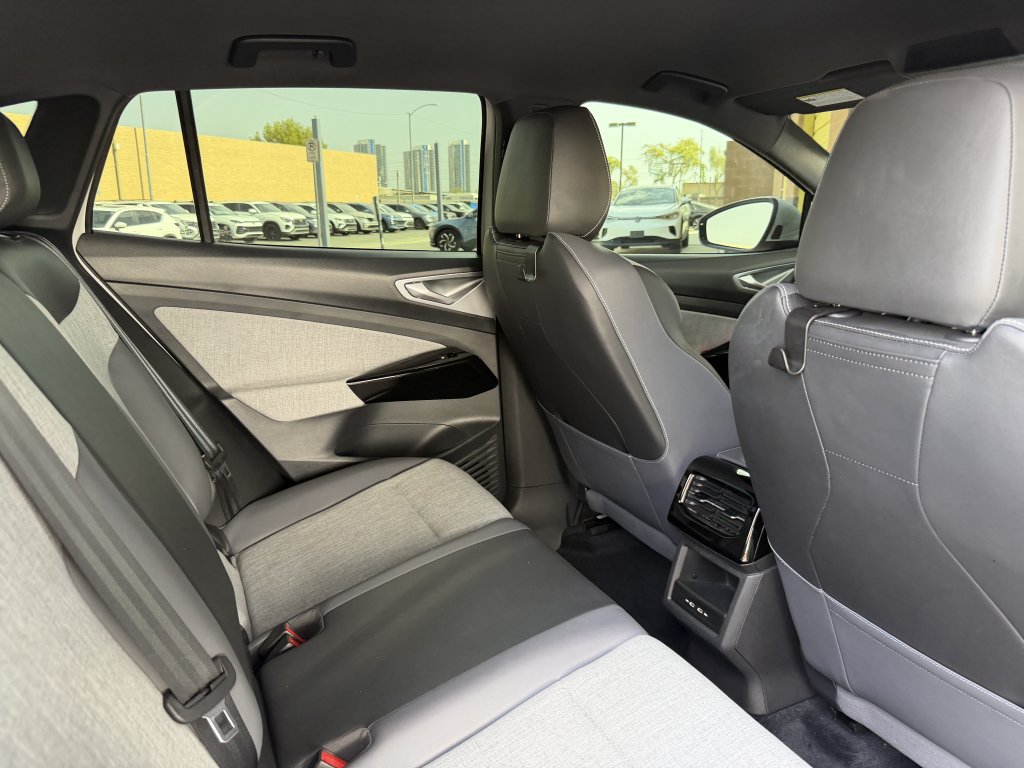 Used 2025 Volkswagen ID.4 Pro RWD image 36