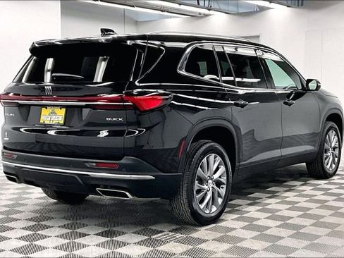 Used 2025 Buick Enclave Preferred w/ Power Package image 12